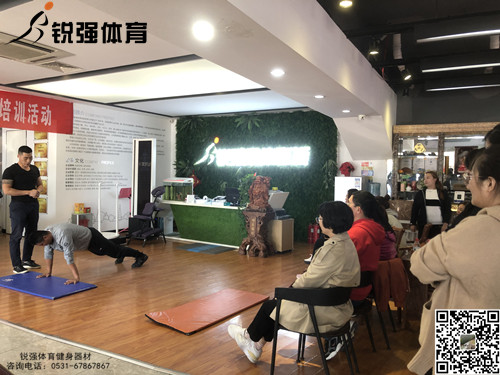 員工訓練動作指導.jpg 員工訓練動作指導.jpg